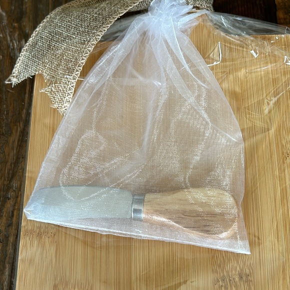 Solid Wood Cheese Board & Cheese Knife.  New - Picture 2 of 2